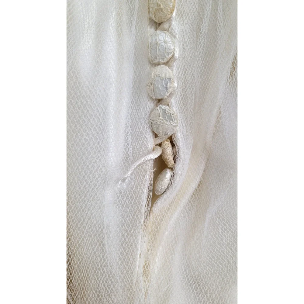 Vintage 1950s Lace Tulle Wedding Dress Illusion Neck Train XS Bridal